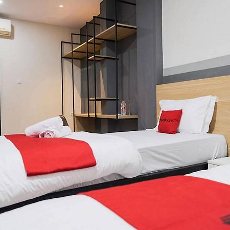 Reddoorz Plus Near Taman Anggrek Mall Jakarta Exterior foto
