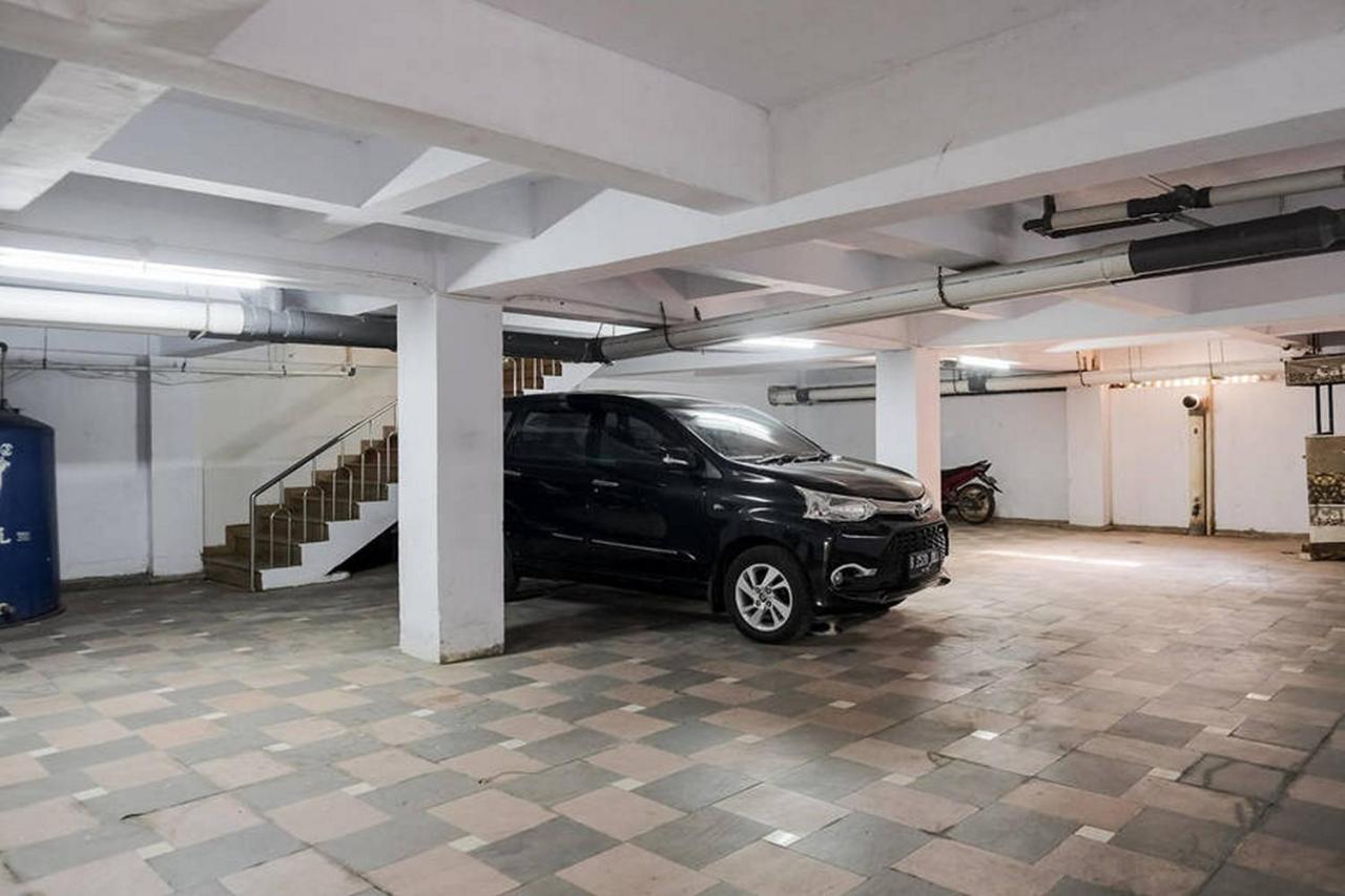 Reddoorz Plus Near Taman Anggrek Mall Jakarta Exterior foto