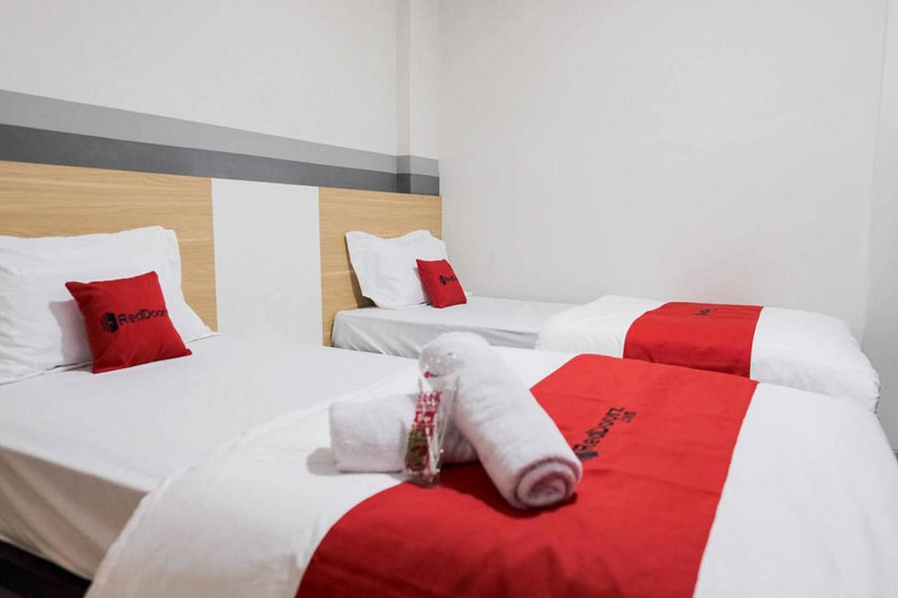 Reddoorz Plus Near Taman Anggrek Mall Jakarta Exterior foto