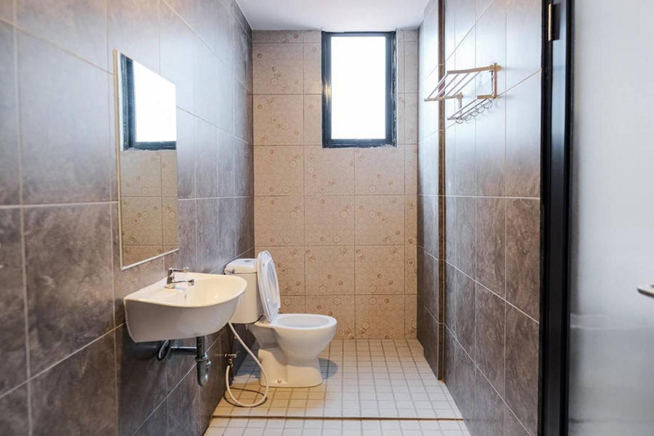 Reddoorz Plus Near Taman Anggrek Mall Jakarta Exterior foto